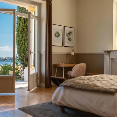 Magnifique D'epoque Vue Mer, A 12 Min A Pieds 芒通